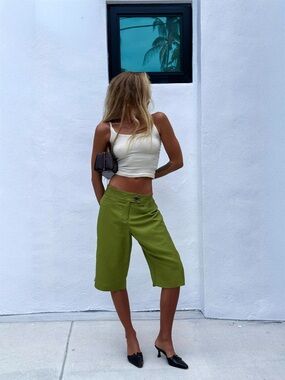 Chic Green Low Rise Linen Blend Shorts